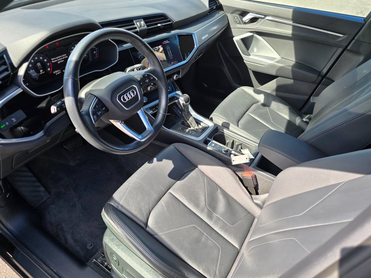 Used 2020 Audi Q3 2.0T Premium Plus w/ Premium Plus Package AWD/4WD image 12