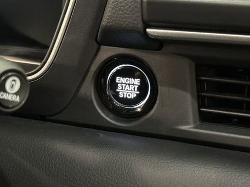 Used 2025 Honda Pilot Elite image 17