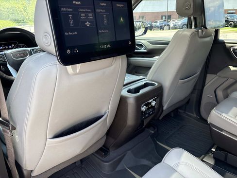 Used 2021 GMC Yukon XL SLT w/ Rear Media and Nav Package AWD/4WD image 31