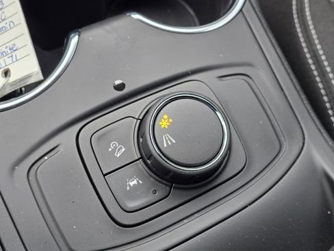 Used 2023 GMC Terrain SLE image 25