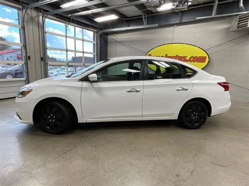 Used 2018 Nissan Sentra S image 2