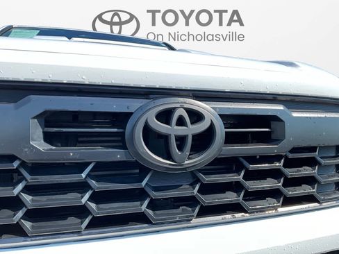 Used 2025 Toyota Tacoma TRD Sport image 10