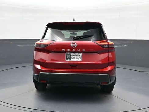 Used 2025 Nissan Rogue S FWD image 8