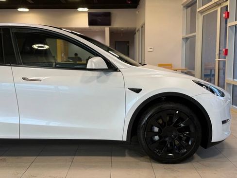 Used 2023 Tesla Model Y AWD image 16