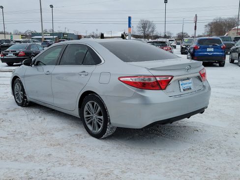Used 2015 Toyota Camry SE image 3