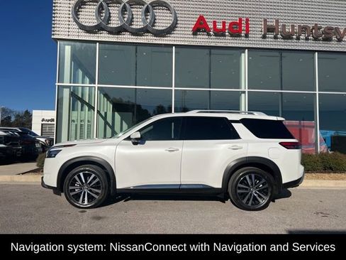 Used 2025 Nissan Pathfinder Platinum image 3