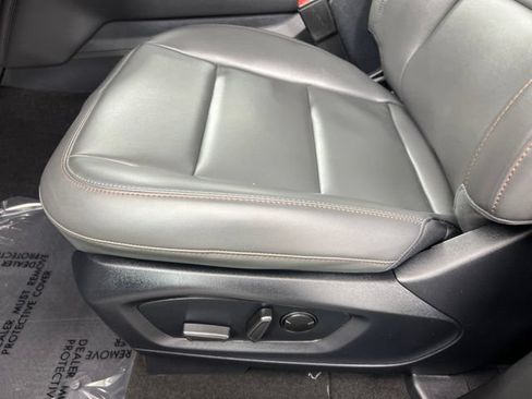 Used 2026 Ford Explorer Active w/ Active Comfort Package AWD/4WD image 16