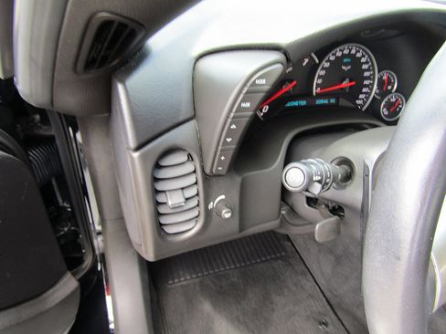 Used 2011 Chevrolet Corvette Coupe w/ Preferred Equipment Group RWD image 15