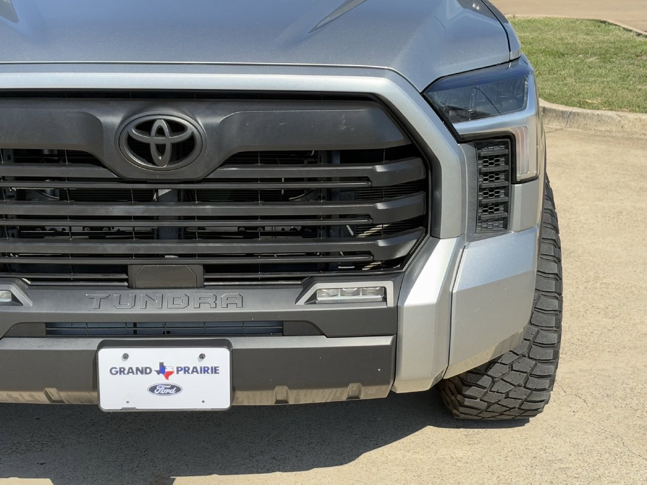 Used 2022 Toyota Tundra SR5 AWD/4WD image 10