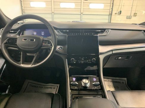 Used 2024 Jeep Grand Cherokee Overland w/ Luxury Tech Group IV image 4