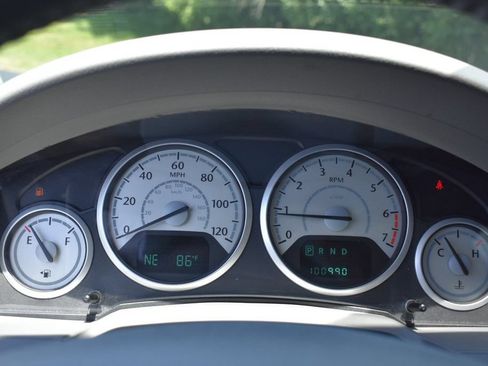 Used 2008 Chrysler Town & Country Touring FWD image 11
