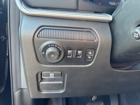 Used 2024 Jeep Wagoneer L Series II w/ Flexible Seating Group AWD/4WD image 17