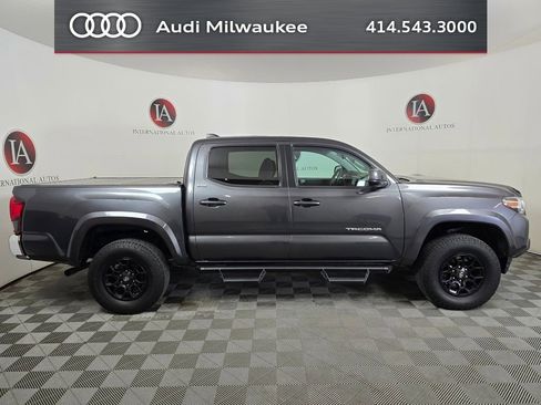 Used 2020 Toyota Tacoma SR5 AWD/4WD image 3