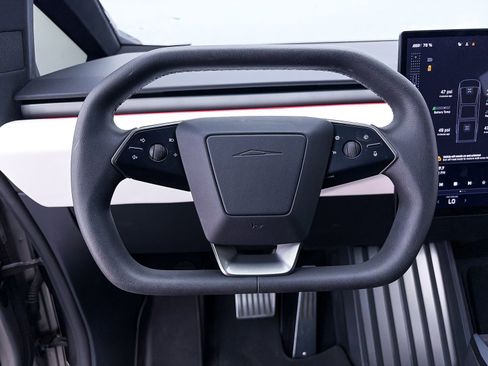 Used 2024 Tesla Cybertruck AWD Crew Cab image 27