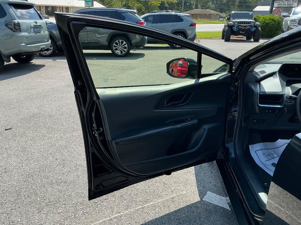Used 2023 Toyota Prius LE FWD image 14