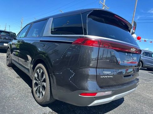 Used 2023 Kia Carnival EX FWD image 8