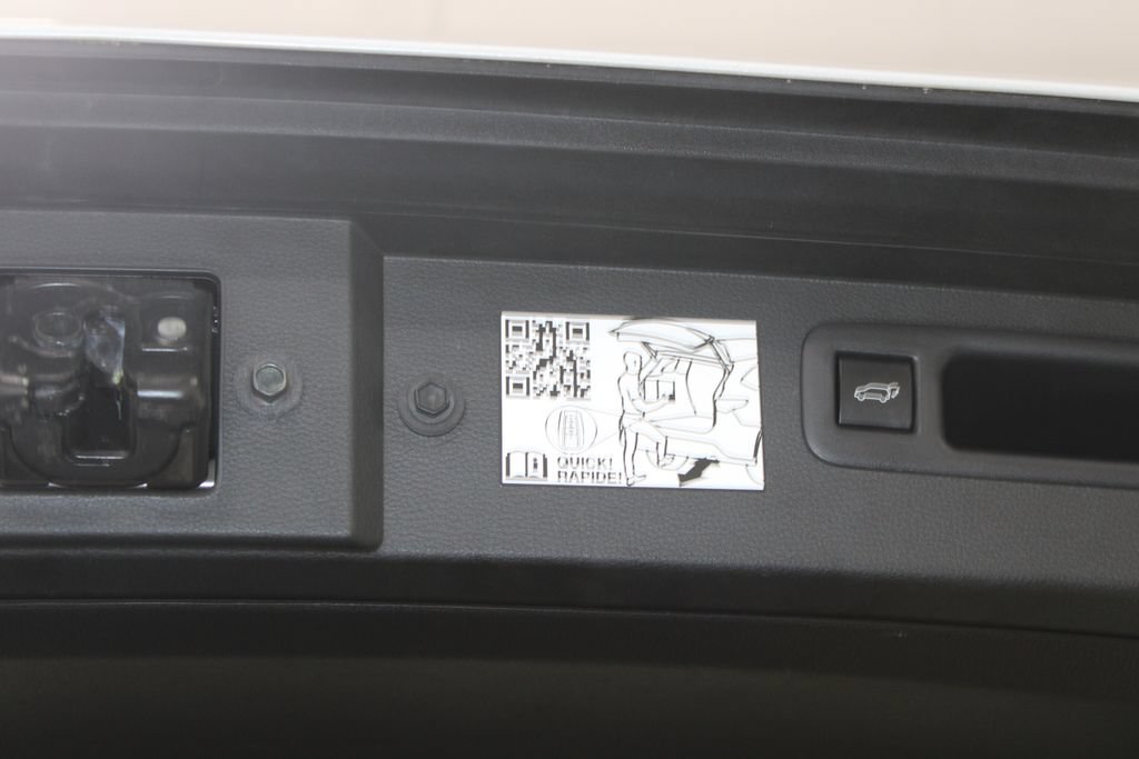Used 2023 Toyota Highlander Limited FWD image 33