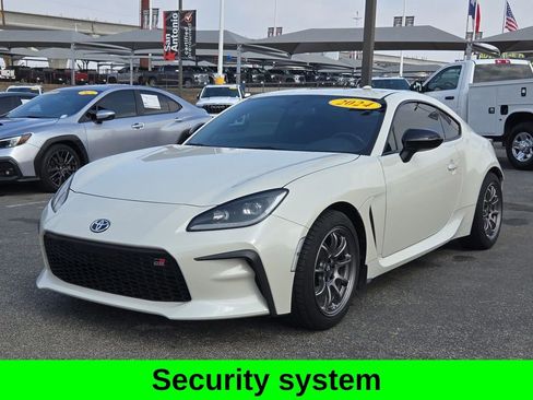 Used 2024 Toyota GR86 image 4