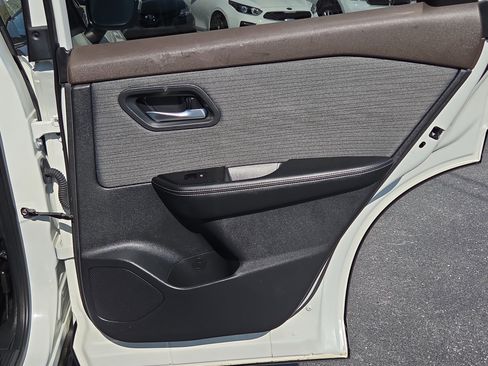 Used 2021 Nissan Rogue SV AWD/4WD image 19