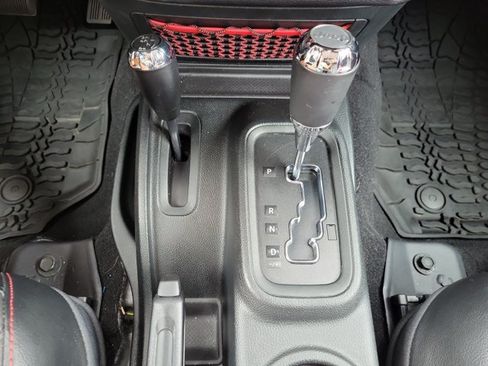 Certified 2018 Jeep Wrangler Unlimited Rubicon AWD/4WD image 34