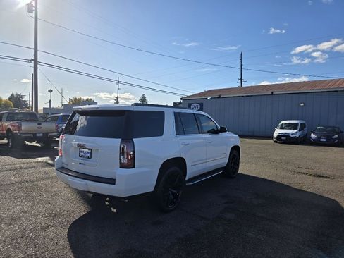 Used 2017 GMC Yukon SLT w/ Premium Edition image 5