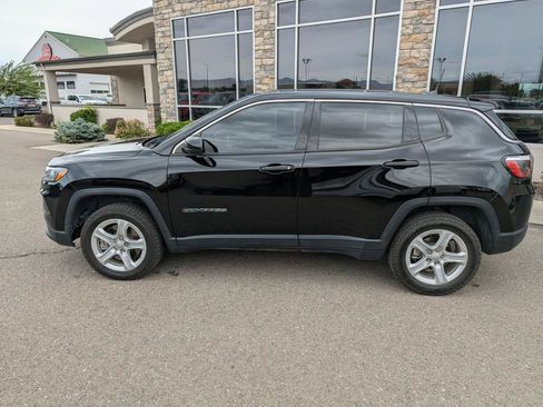 Used 2023 Jeep Compass Sport AWD/4WD image 2
