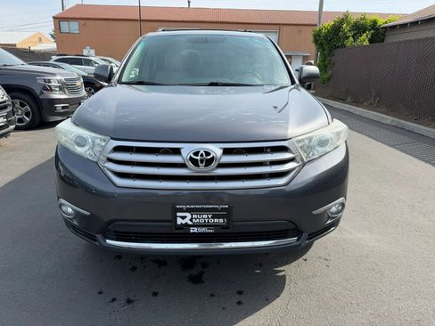 Used 2013 Toyota Highlander Limited FWD image 2