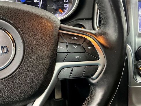Used 2018 Jeep Grand Cherokee Limited AWD/4WD image 19