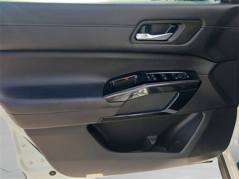 Used 2022 Nissan Pathfinder SV image 19