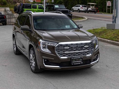Used 2023 GMC Terrain Denali AWD/4WD image 3