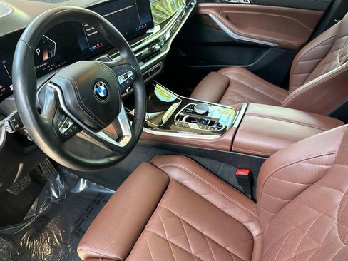 Used 2024 BMW X5 xDrive40i w/ Parking Assistance Package AWD/4WD image 4