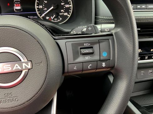 Used 2023 Nissan Rogue SV image 18