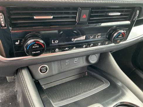 Used 2023 Nissan Rogue SL AWD/4WD image 23
