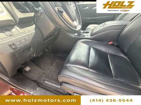 Used 2019 Toyota Highlander XLE AWD/4WD image 34