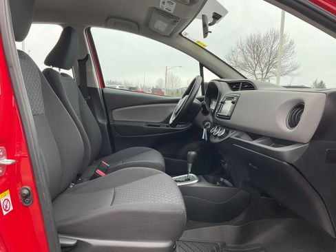Used 2015 Toyota Yaris L image 12