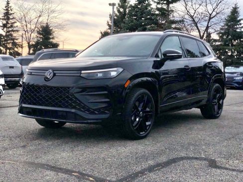 New 2026 Volkswagen Tiguan SE R-Line AWD/4WD image 3
