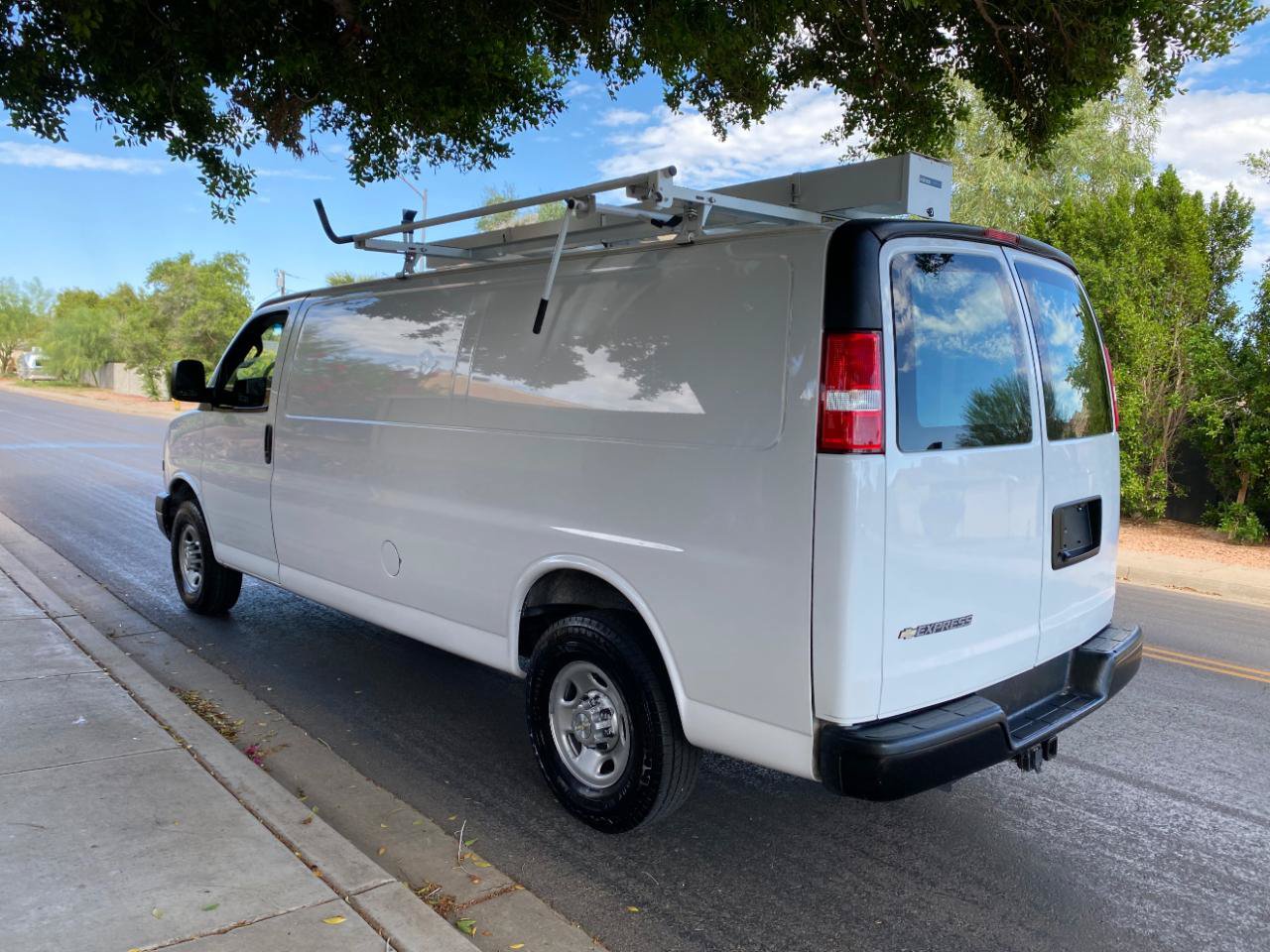 Used 2021 Chevrolet Express 2500 Extended w/ Driver Convenience Package RWD image 7
