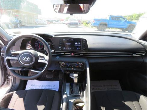 Used 2021 Hyundai Elantra SEL w/ Cargo Package FWD image 5