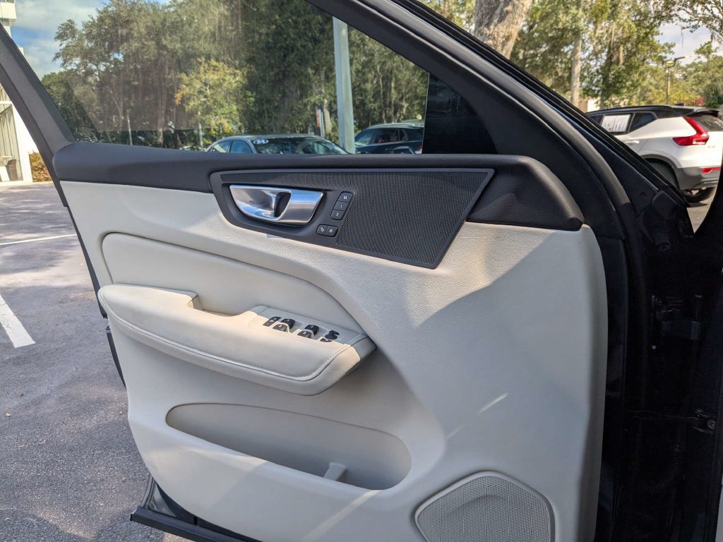 Used 2024 Volvo XC60 T8 Plus w/ Protection Package Premier AWD/4WD image 29