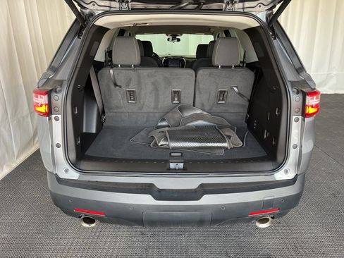 Used 2021 Chevrolet Traverse LT FWD image 24