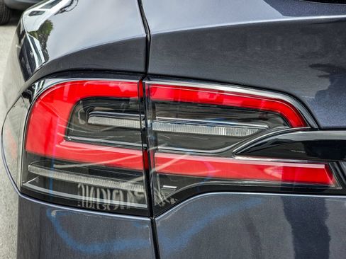 Used 2023 Tesla Model X AWD/4WD image 9