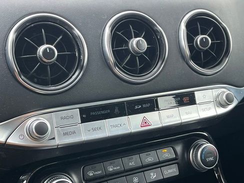 Used 2018 Kia Stinger Premium image 26