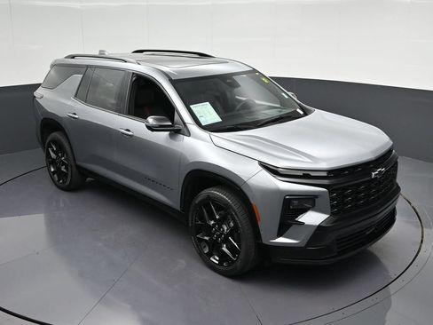 Used 2024 Chevrolet Traverse RS FWD image 23