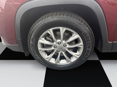 Used 2019 Jeep Cherokee Latitude Plus image 14