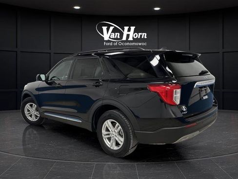 Used 2023 Ford Explorer XLT AWD/4WD image 3