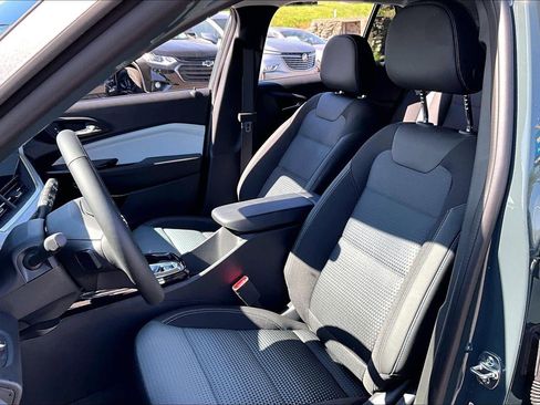 New 2026 Chevrolet Trax LT w/ LT Convenience Package FWD image 9