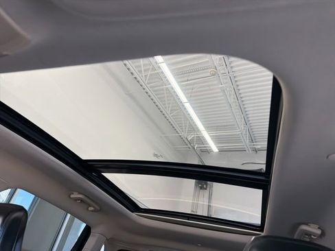 Used 2023 Lincoln Nautilus Reserve image 32