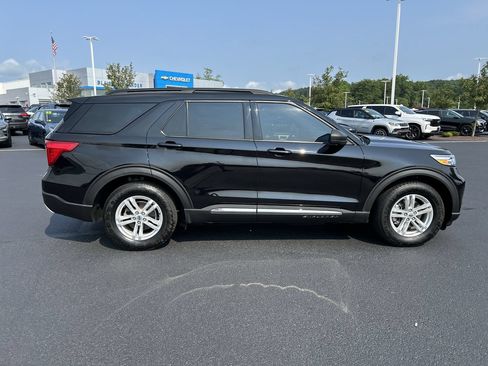 Used 2020 Ford Explorer XLT w/ Equipment Group 202A AWD/4WD image 8