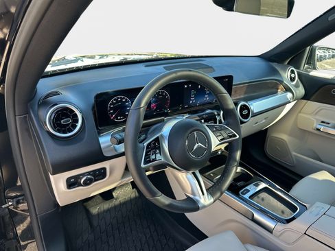 Used 2025 Mercedes-Benz GLB 250 image 17