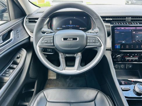 Used 2023 Jeep Grand Cherokee Limited w/ Luxury Tech Group II AWD/4WD image 20